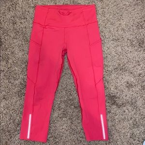 HOT PINK LULULEMON LEGGINGS CROP